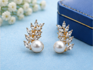 Gold Pearl Leaf Spark Studs